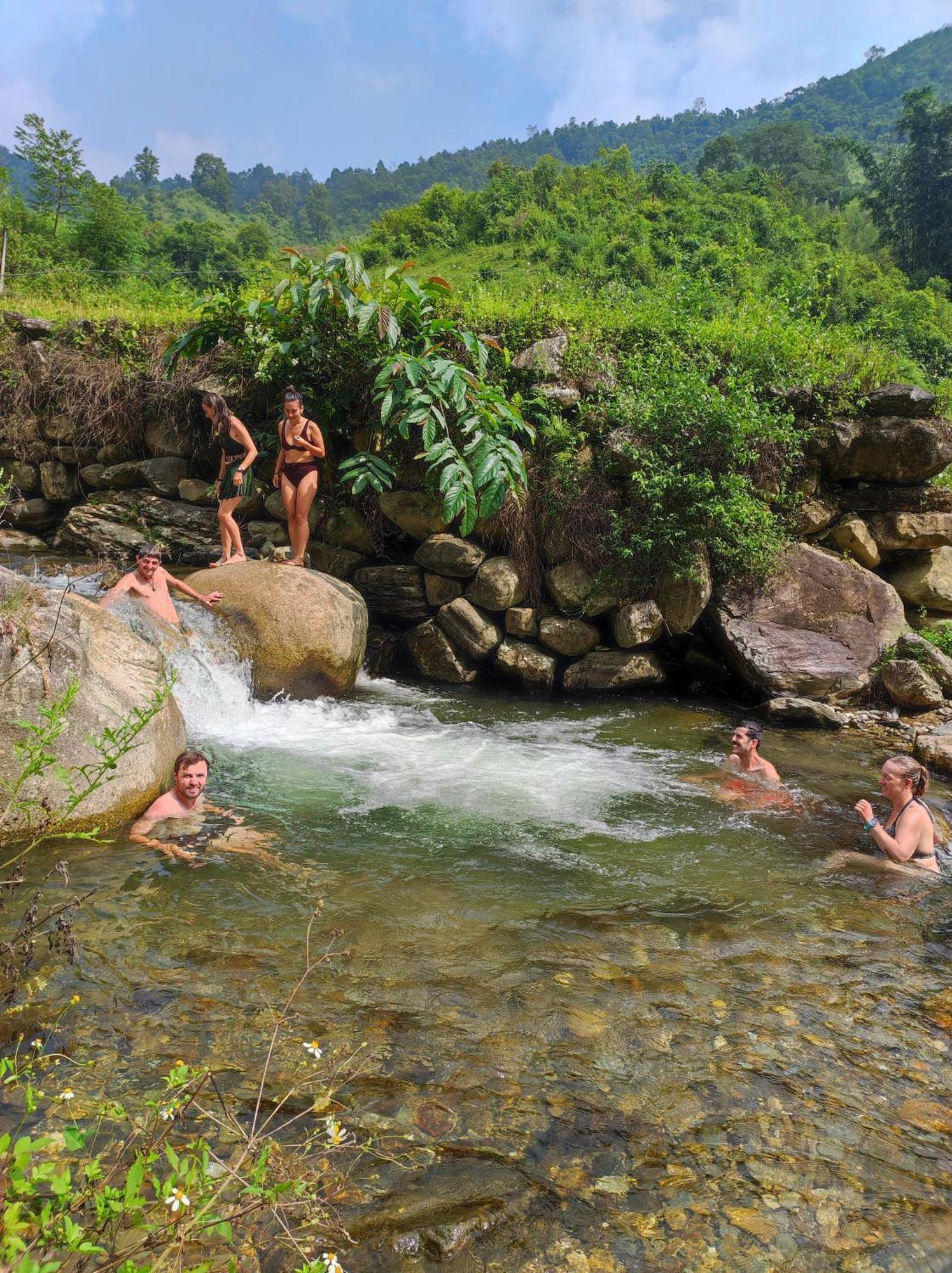 Lung Muoi Homestay Na Giao Екстериор снимка